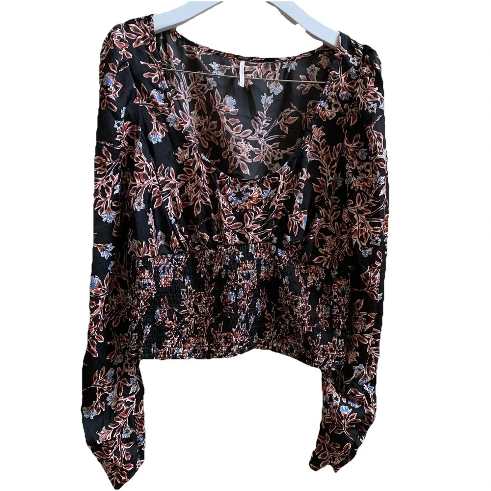 Free People Santiago Top S Floral Cropped Shirt Blouse SmockedRuched Sleeve SZ-M